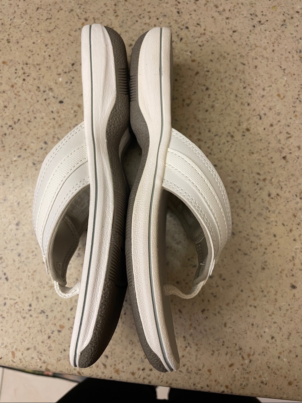 Clarks White Cloudsteppers Cushioned Thong Sandals - Picture 2 of 4